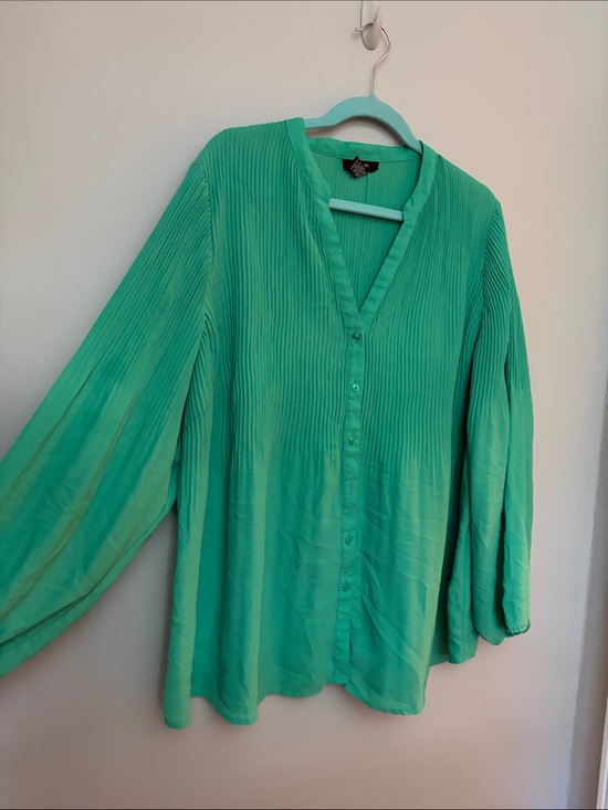 Alfani Tops - Alfani Pleated V-Neck Button-Front Blouse in Mint